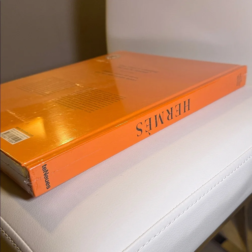 BRAND NEW - SEALED - TENEUES Hermes The Modern Luxury Series Coffee Table Book - Picture 6 of 8